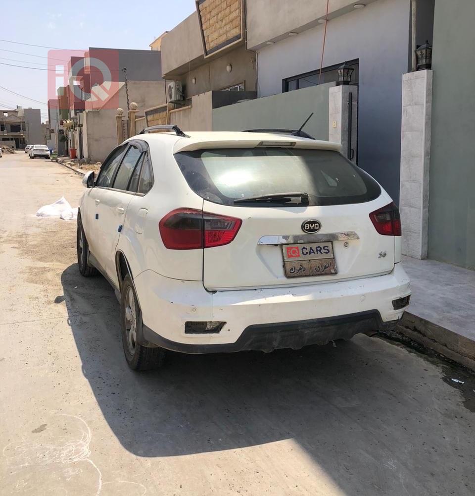 BYD S6